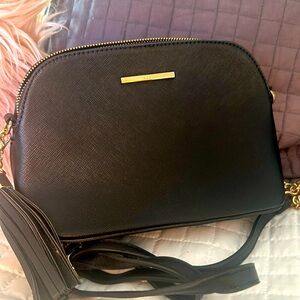 Also black cross body bag